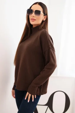 Pulover maro oversize cu guler inalt