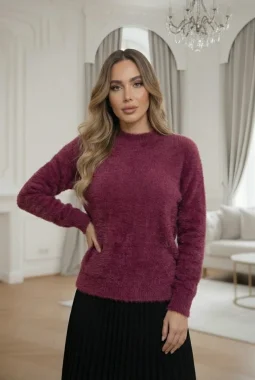 Pulover mov pufos cu croiala lejera
