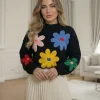 pulover-negru-cu-flori-colorate