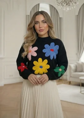 Pulover negru cu flori colorate