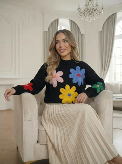 pulover-negru-cu-flori-colorate