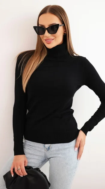pulover-negru-cu-guler-inalt-si-maneca-lunga