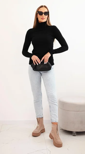pulover-negru-cu-guler-inalt-si-maneca-lunga