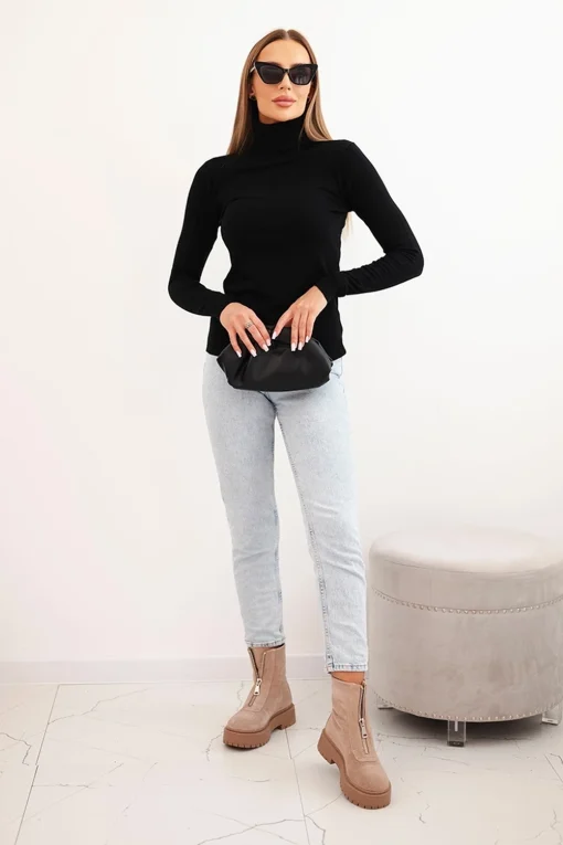 pulover-negru-cu-guler-inalt-si-maneca-lunga