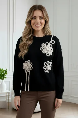 Pulover negru din tricot cu flori tricotate în relief