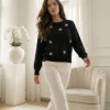 pulover-negru-elegant-cu-aplicatii-cristale-tip-stea