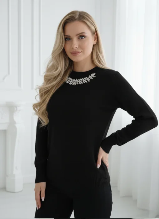 pulover-negru-elegant-cu-aplicatii-tip-colier-de-cristale