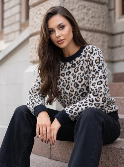 pulover-pufos-cu-imprimeu-leopard