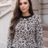 pulover-pufos-cu-imprimeu-leopard