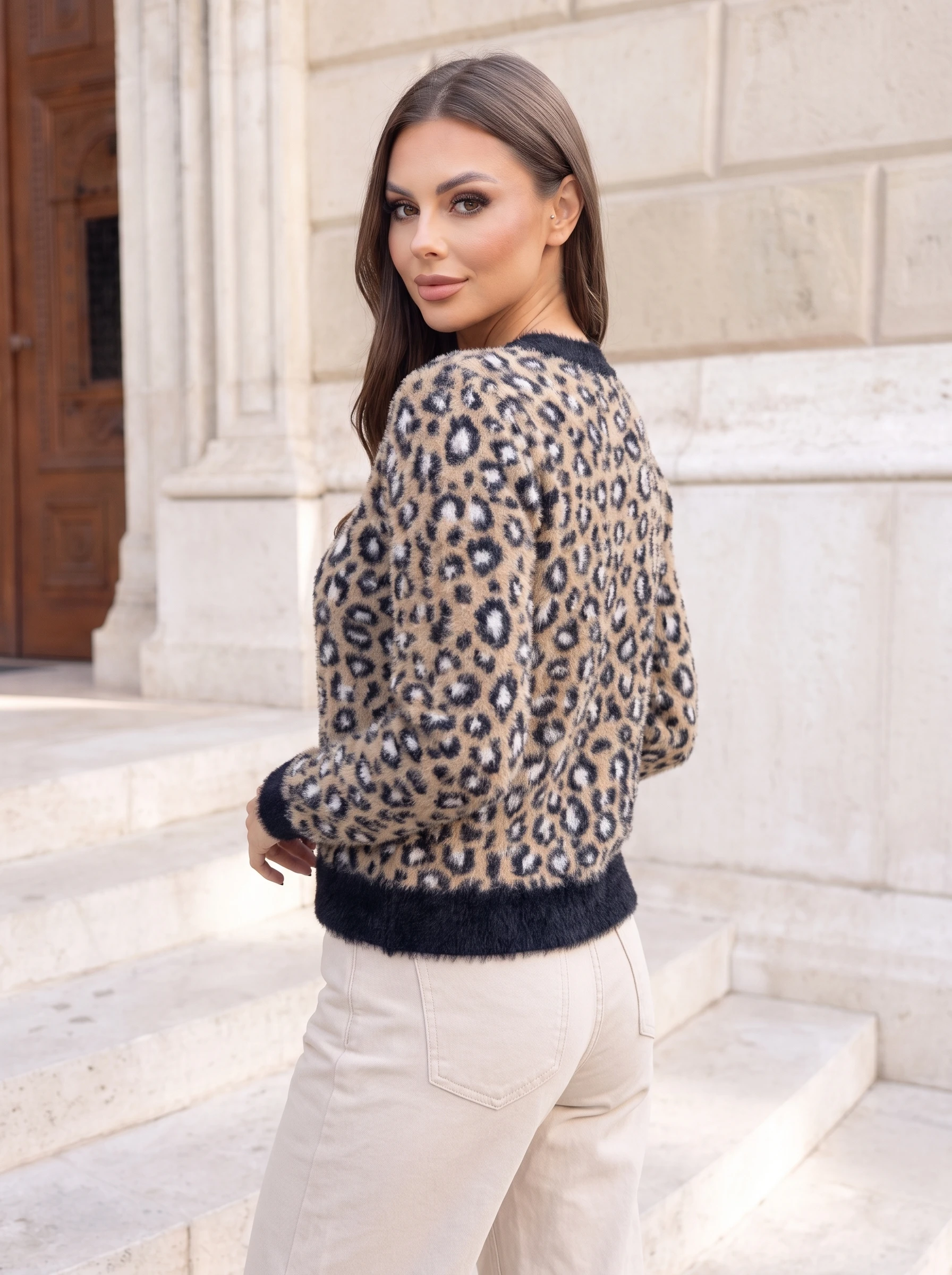 Pulover pufos cu imprimeu leopard - Imagine 3