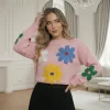 pulover-roz-cu-flori-colorate