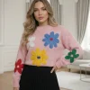 pulover-roz-cu-flori-colorate