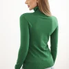 pulover-verde-cu-guler-inalt-si-maneca-lunga