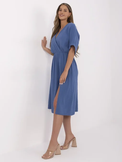 rochie-albastra-din-bumbac-cu-decolteu-petrecut-si-crapatura-laterala