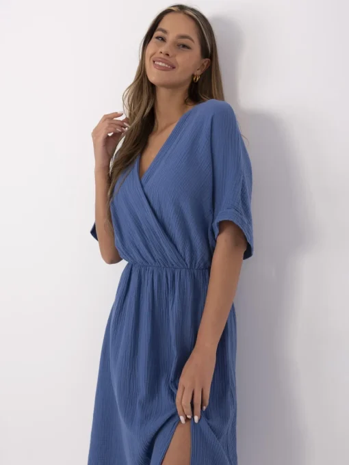rochie-albastra-din-bumbac-cu-decolteu-petrecut-si-crapatura-laterala