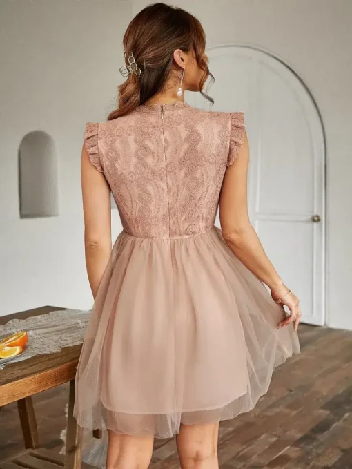 rochie-barbara-powder-cu-detalii-din-dantela-si-volanase