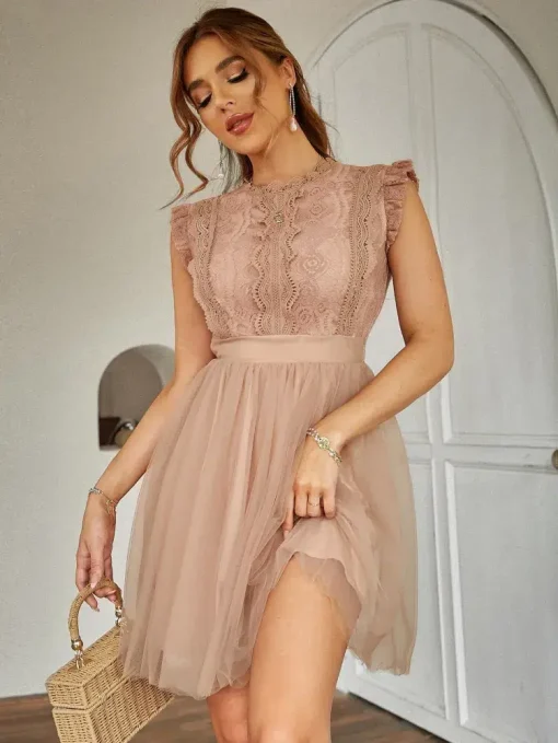 rochie-barbara-powder-cu-detalii-din-dantela-si-volanase