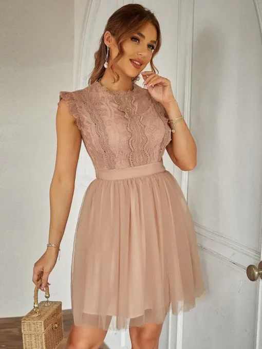 rochie-barbara-powder-cu-detalii-din-dantela-si-volanase
