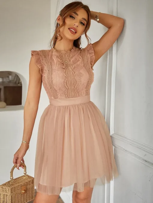 rochie-barbara-powder-cu-detalii-din-dantela-si-volanase