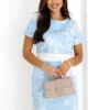 rochie-bleu-cu-imprimeu-floral-alb-si-cordon-contrastant