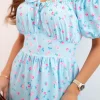 rochie-bleu-cu-umerii-goi-si-imprimeu-floral