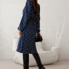rochie-bleumarin-cu-buline-albe-decolteu-petrecut-si-crapatura-laterala