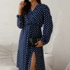 rochie-bleumarin-cu-buline-albe-decolteu-petrecut-si-crapatura-laterala