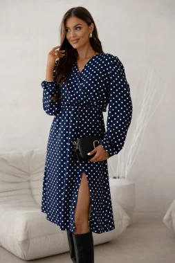 Rochie bleumarin cu buline albe, decolteu petrecut si crapatura laterala