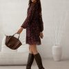 rochie-bordo-cu-imprimeu-abstract-decolteu-petrecut-si-captuseala