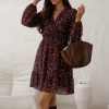 rochie-bordo-cu-imprimeu-abstract-decolteu-petrecut-si-captuseala