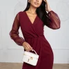 rochie-bordo-eleganta-cu-maneci-din-tull-si-decolteu-petrecut