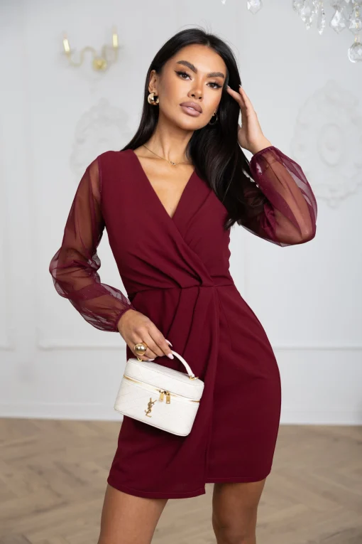 rochie-bordo-eleganta-cu-maneci-din-tull-si-decolteu-petrecut
