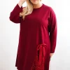 rochie-bordo-marime-mare-cu-insertie-decorativa-din-paiete-si-funda-laterala
