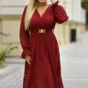 rochie-burgundy-eleganta-din-dantela-cu-decolteu-petrecut-si-maneci-lungi