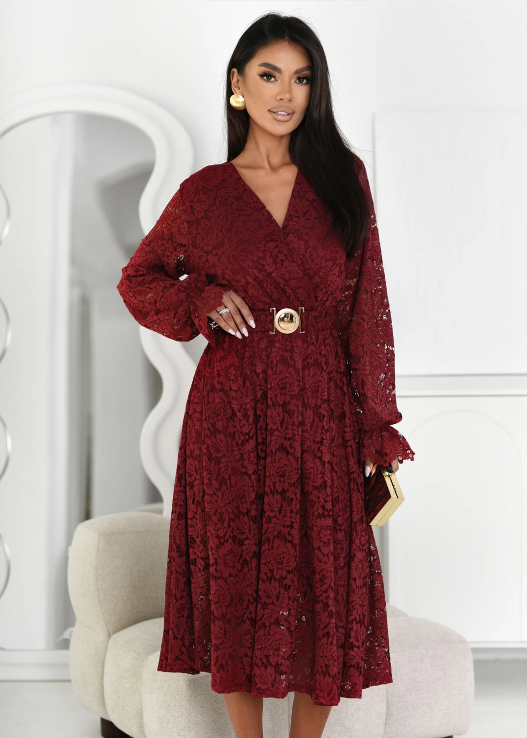 Rochie burgundy eleganta din dantela cu decolteu petrecut si maneci lungi