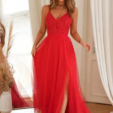 Rochie rosie eleganta cu dantela si fusta din tull