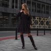 rochie-ciocolatie-cu-imprimeu-abstract-decolteu-petrecut-si-captuseala