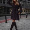 rochie-ciocolatie-cu-imprimeu-abstract-decolteu-petrecut-si-captuseala