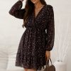 rochie-ciocolatie-cu-imprimeu-abstract-decolteu-petrecut-si-captuseala