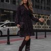 rochie-ciocolatie-cu-imprimeu-abstract-decolteu-petrecut-si-captuseala