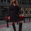 rochie-ciocolatie-cu-imprimeu-abstract-decolteu-petrecut-si-captuseala