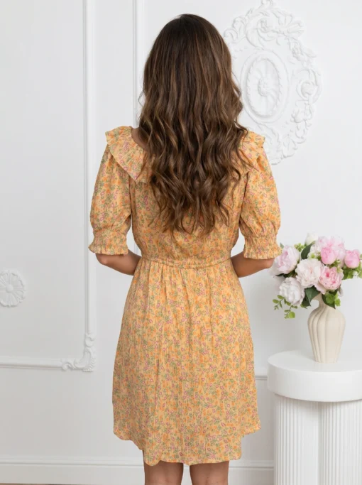 rochie-cu-imprimeu-floral-si-volanase