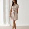 rochie-din-in-bej-cu-cordon-si-nasturi-decorativi