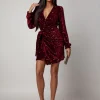 rochie-eleganta-bordo-cu-paiete-si-decolteu-petrecut