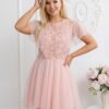 rochie-eleganta-de-ocazie-din-tull-roz-pal-cu-broderie-florala-si-volane-subtile