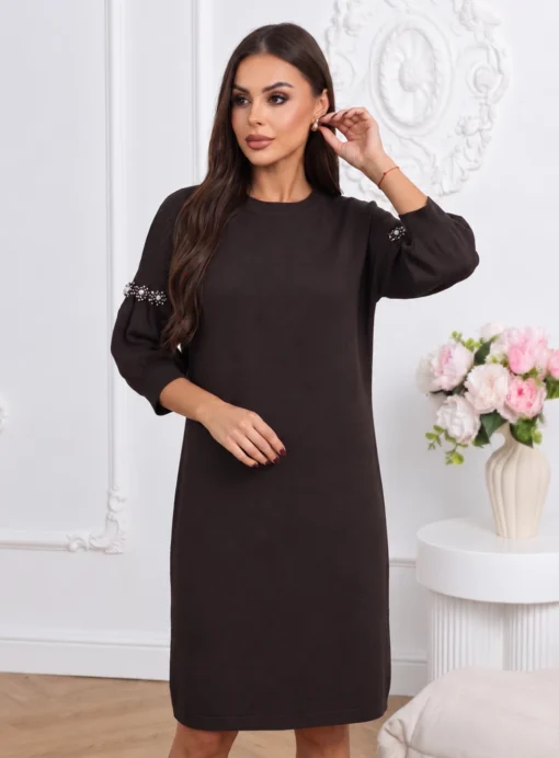 rochie-eleganta-din-tricot-cu-aplicatii-din-strasuri-pe-maneci