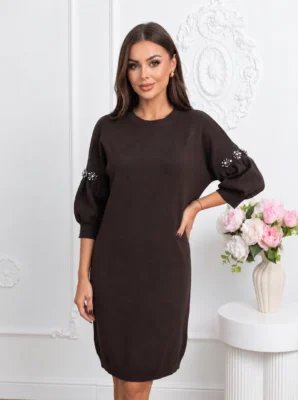 Rochie eleganta din tricot cu aplicatii din strasuri pe maneci