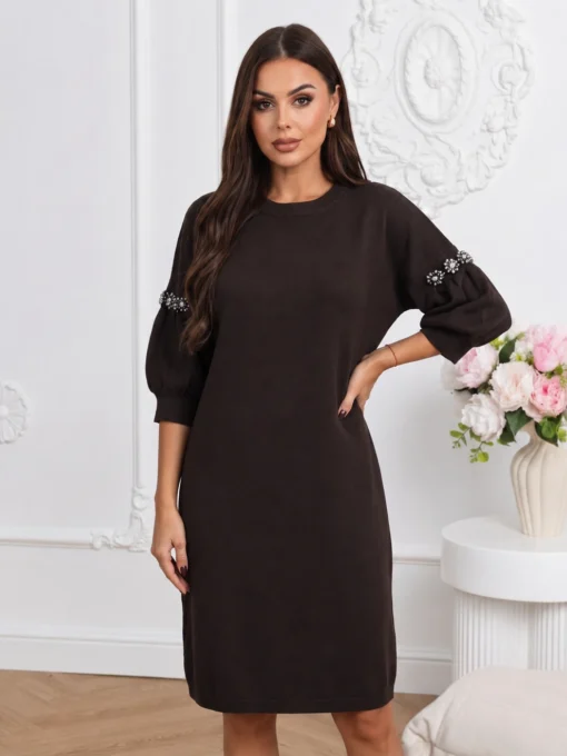 rochie-eleganta-din-tricot-cu-aplicatii-din-strasuri-pe-maneci