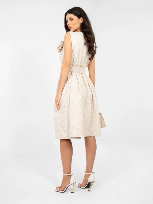 rochie-eleganta-midi-bej-cu-textura-satinata-si-detalii-florale