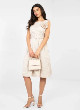 Rochie eleganta midi bej cu textura satinata si detalii florale